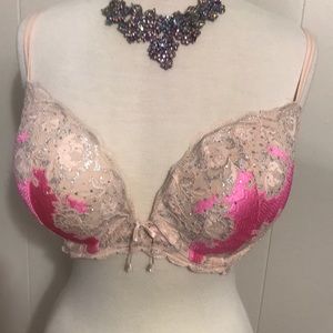 Beautiful Victoria Secret 38 D Bra